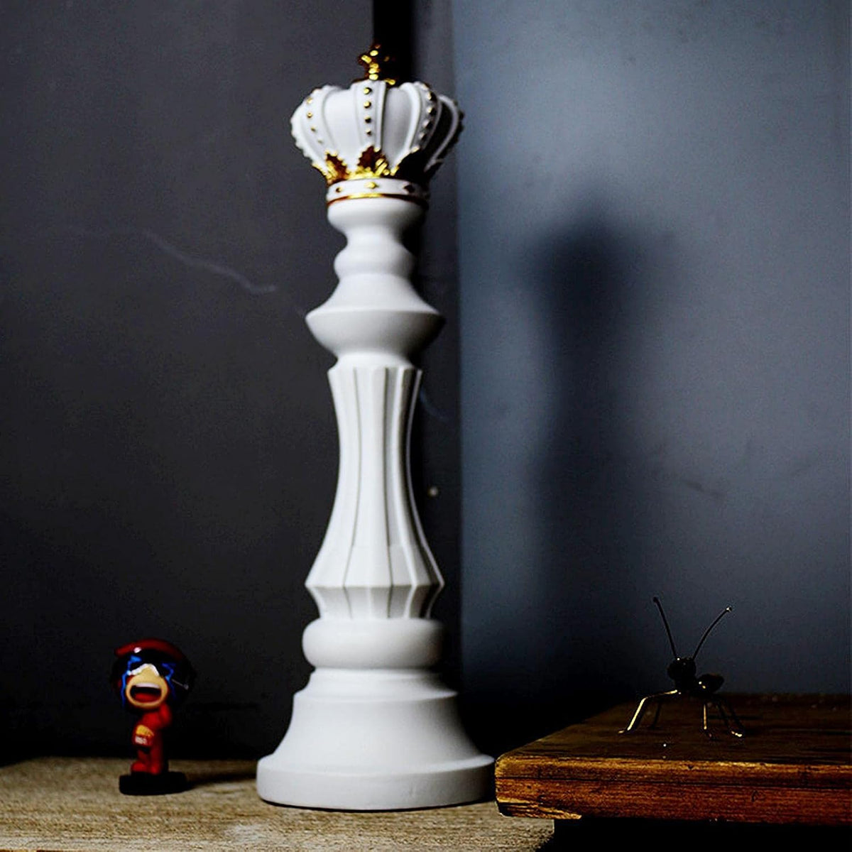 Large White Chess Queen Statue – Luxury Chess Piece Sculpture, Elegant Home Decor & Office Desk Figurine